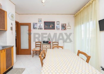 Sala da pranzo - Appartamento VIA VITTORIO EMANUELE II
 
1, Gravina di Catania - foto 14