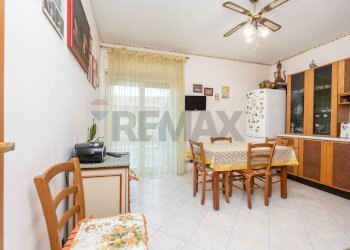 Sala da pranzo - Appartamento VIA VITTORIO EMANUELE II
 
1, Gravina di Catania - foto 15