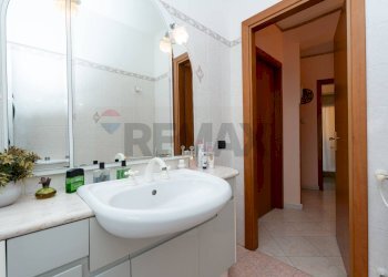 Bagno - Appartamento VIA VITTORIO EMANUELE II
 
1, Gravina di Catania - foto 17