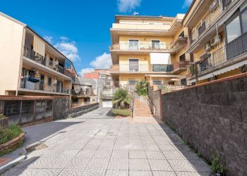 Edificio all\'aperto - Appartamento VIA VITTORIO EMANUELE II
 
1, Gravina di Catania - foto 34