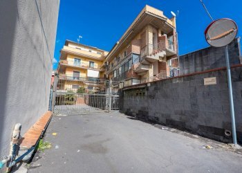 Edificio all\'aperto - Appartamento VIA VITTORIO EMANUELE II
 
1, Gravina di Catania - foto 39