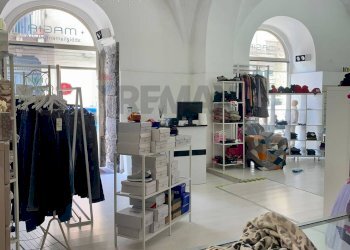 Soggiorno - Locale Commerciale Corso Savoia
 
14, Acireale - foto 11