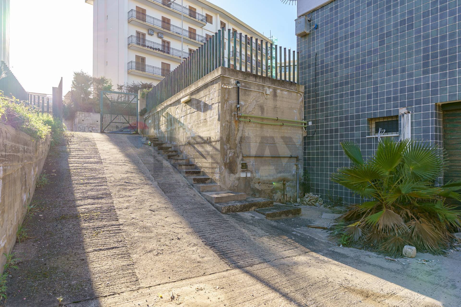 Edificio all\'aperto - Magazzino Via De Caprio
 
35, Siracusa - foto 3