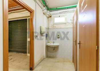 Bagno - Magazzino Via De Caprio
 
35, Siracusa - foto 15