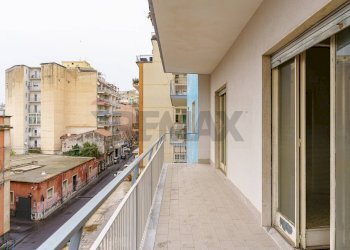 Balcone - Appartamento via canfora
 
16, Catania - foto 12