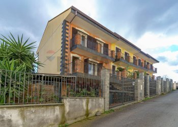 Edificio all\'aperto - Villa a Schiera via torretta
 
227, Acireale - foto 1