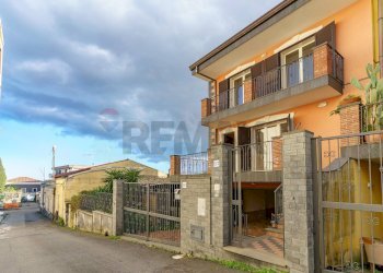 Edificio all\'aperto - Villa a Schiera via torretta
 
227, Acireale - foto 2