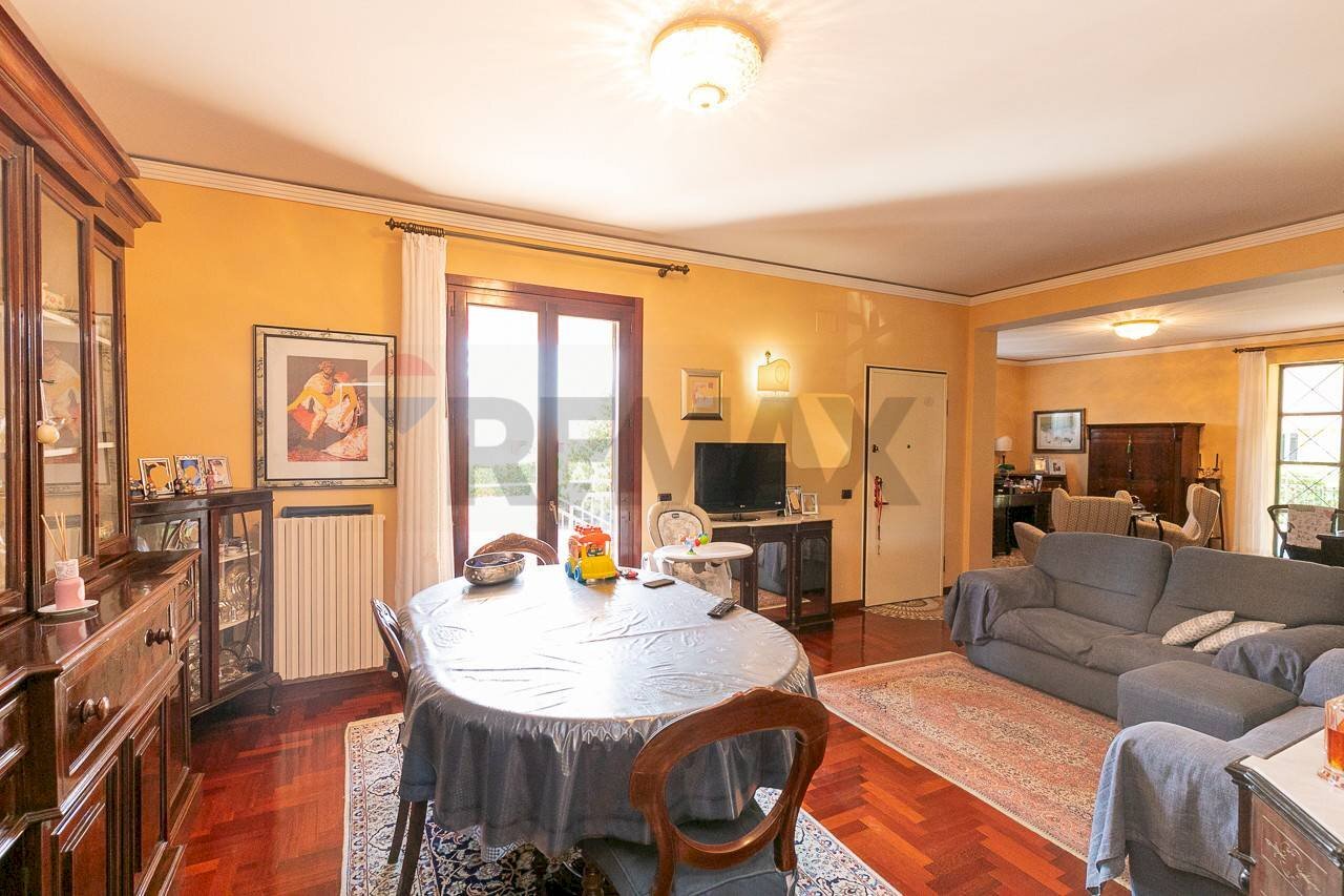 Sala da pranzo - Villa VIA DELL'ACQUEDOTTO
 
18, Siracusa - photo 3