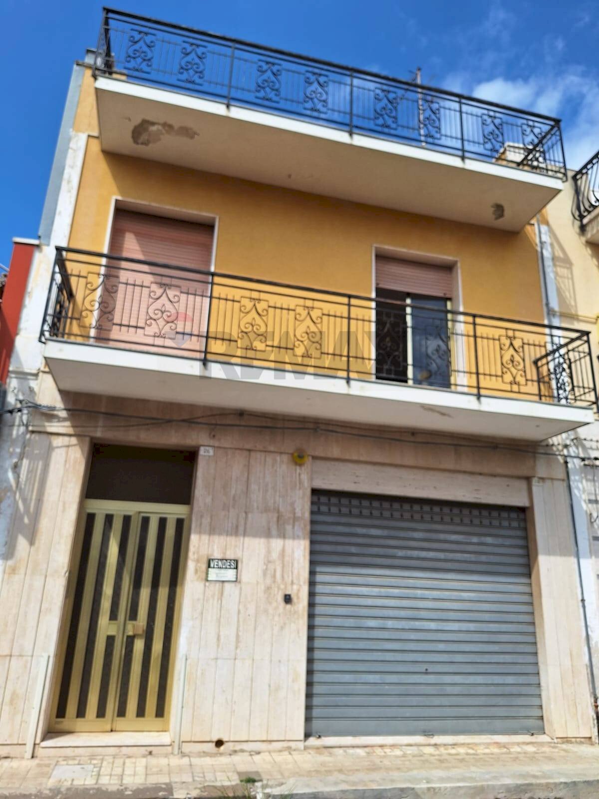 Edificio all\'aperto - Trilocale via torino
 
23, Floridia - foto 1