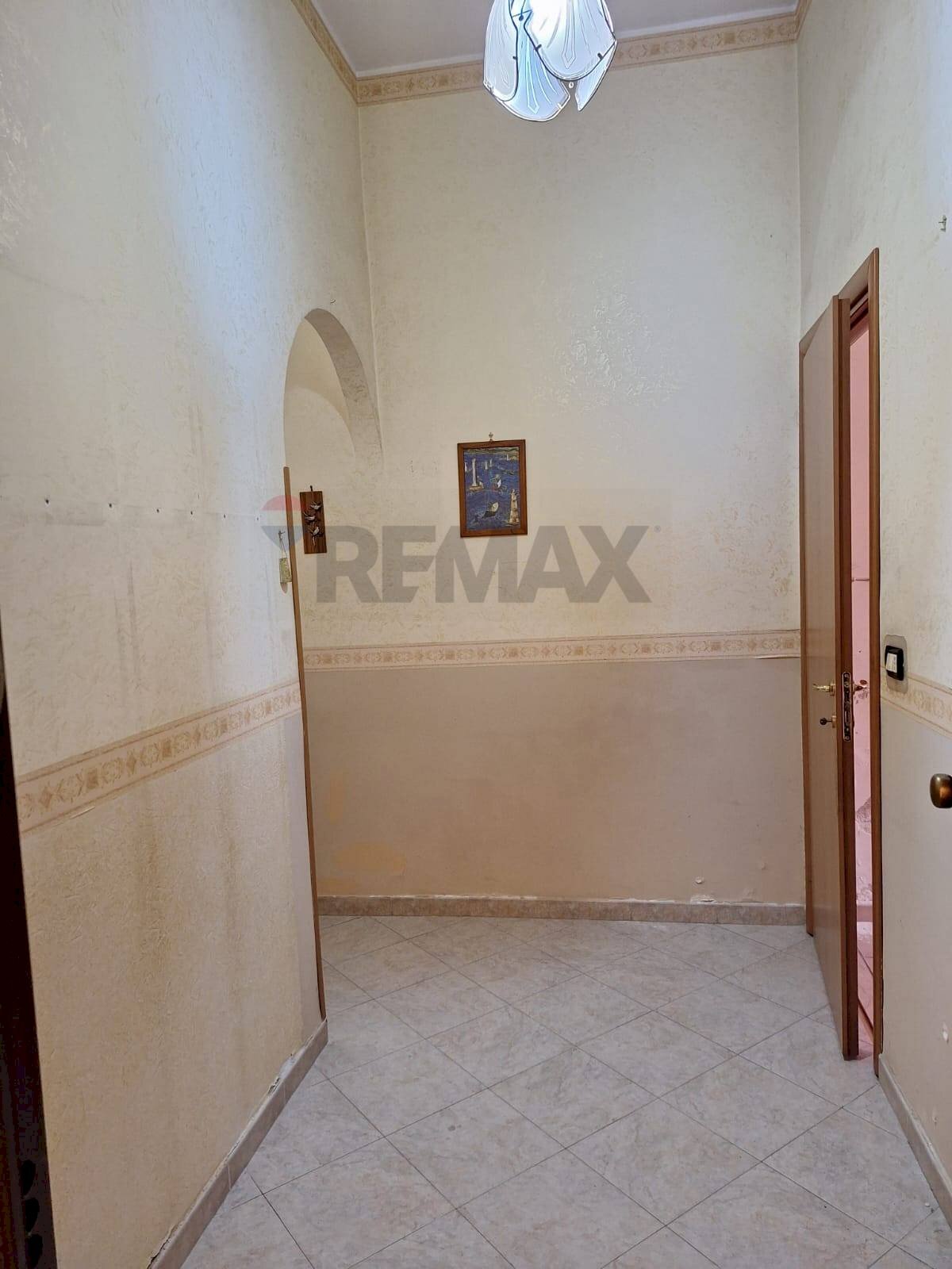 Hall / corridoio - Trilocale via torino
 
23, Floridia - foto 3