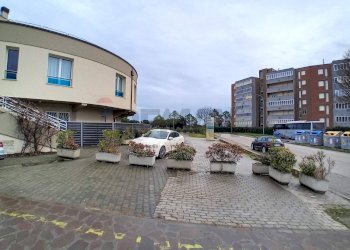 Edificio all\'aperto - Bar Tavola Calda - Fredda Via Leonardo
 
84, Ravenna - foto 9