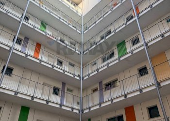 Edificio all\'aperto - Locale Commerciale via Giulotto, Pavia - foto 1