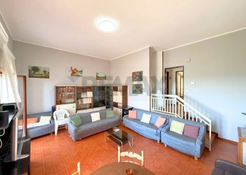 Salone - Casa indipendente Via Antonino Ripandelli, Candela - foto 8