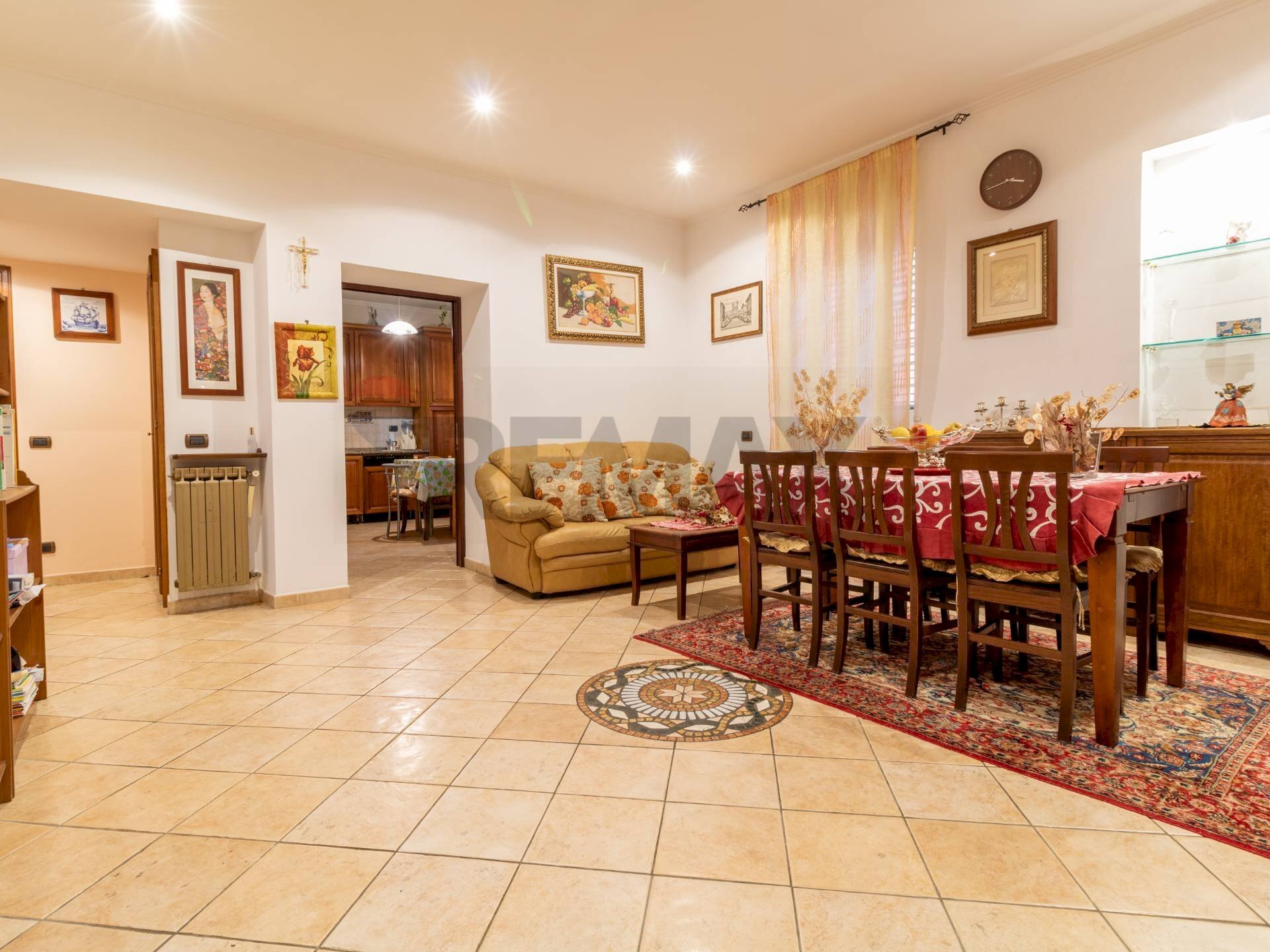 Sala da pranzo - Quadrilocale Via Bronte
 
81, Roma - foto 1