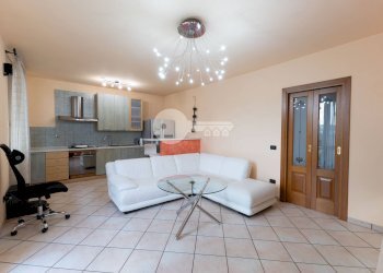 Foto 3 - Trilocale Via Leonardo da Vinci
 
23, Isorella - foto 3