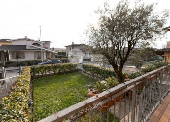 Foto 18 - Trilocale Via Leonardo da Vinci
 
23, Isorella - foto 18