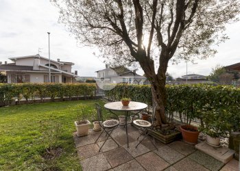 Foto 21 - Trilocale Via Leonardo da Vinci
 
23, Isorella - foto 21