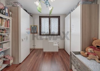 Camera / camera da letto - Four-room apartment Via Monte Cervino
 
50, Brugherio - photo 15