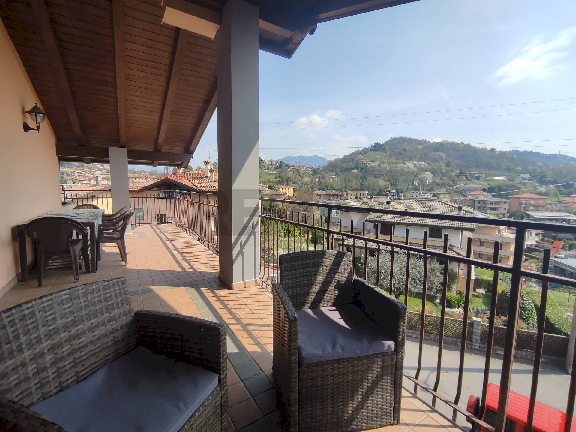 Balcone - Villa via mascetti, San Fermo della Battaglia - foto 1