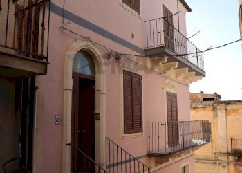 Casa all\'aperto - Casa indipendente C.so Umberto
 
88, Monterosso Almo - foto 1