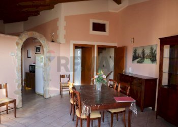 Sala da pranzo - Casa indipendente C.so Umberto
 
88, Monterosso Almo - foto 4