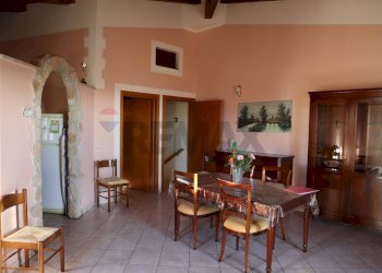 Sala da pranzo - Casa indipendente C.so Umberto
 
88, Monterosso Almo - foto 10