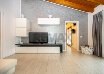 Soggiorno - Trilocale Via Padre Marengoni
 
29, Trezzano Rosa - foto 7