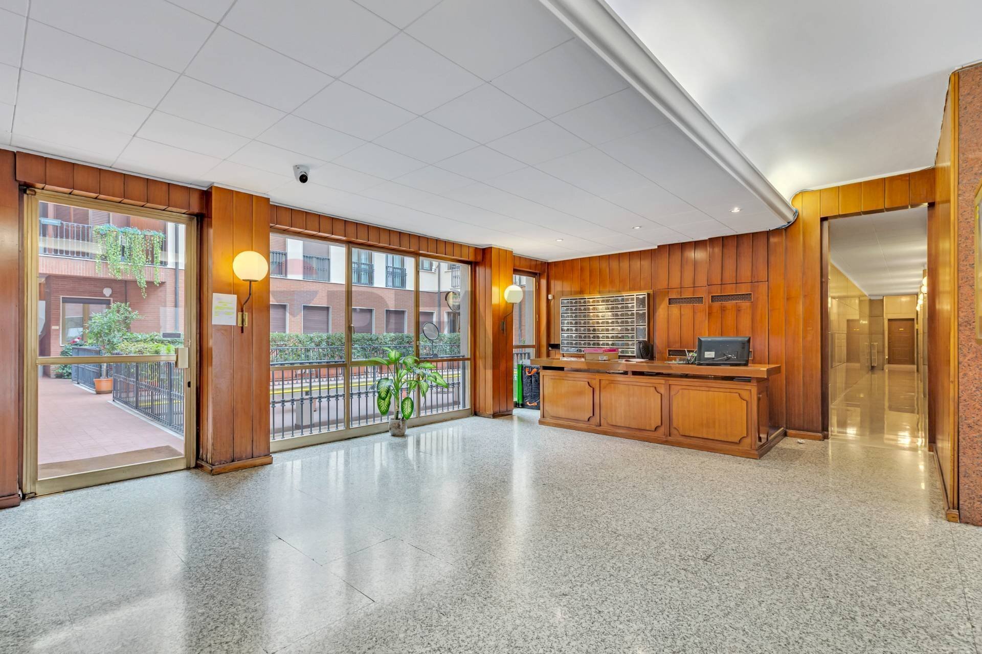 Ricezione / Lobby - Trilocale VIA SAN LUCA
10, Milano - foto 3