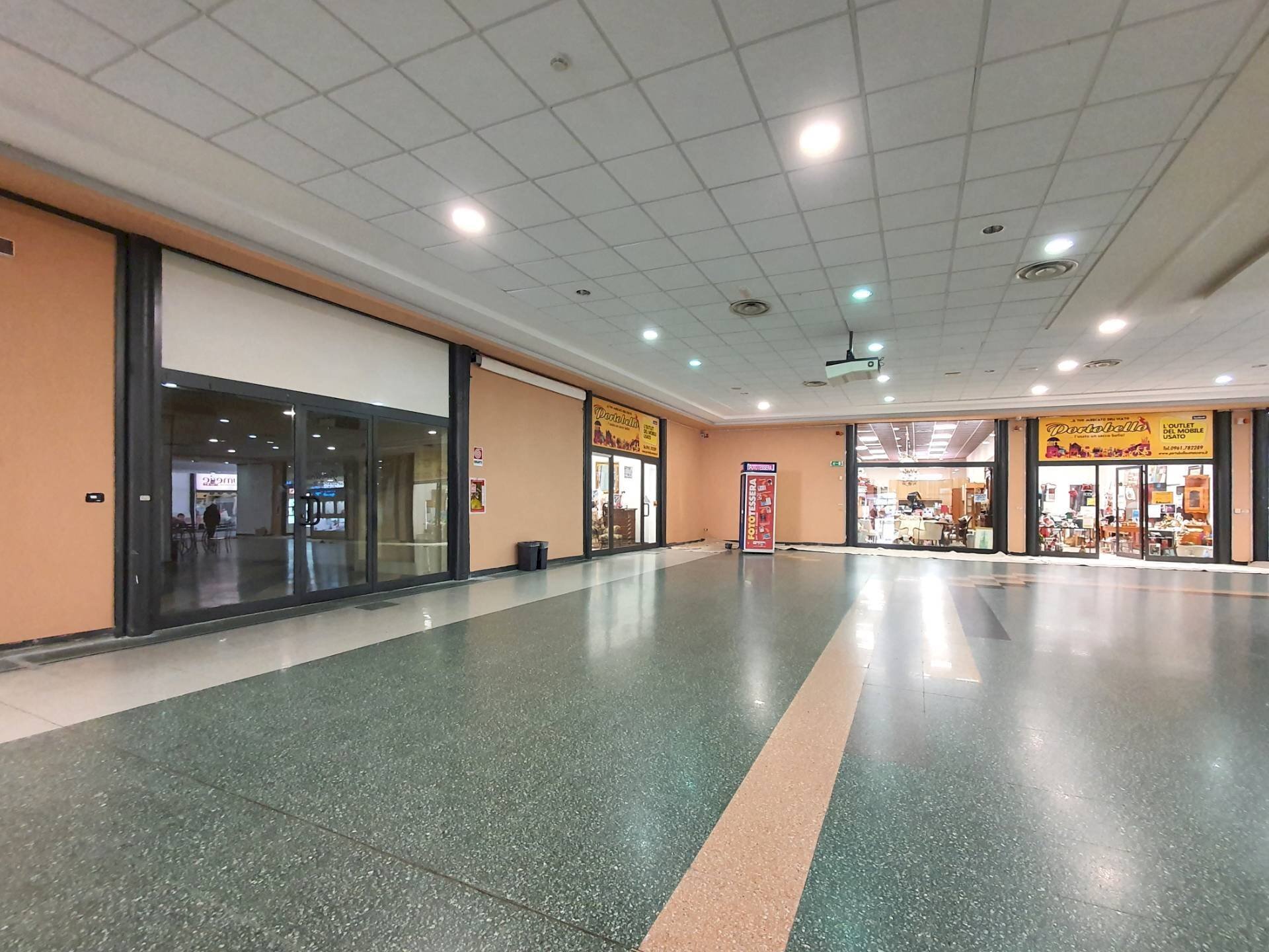 Foto 1 - Shop viale Magna Grecia, Catanzaro - photo 1