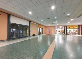 Foto 1 - Negozio viale Magna Grecia, Catanzaro - foto 1