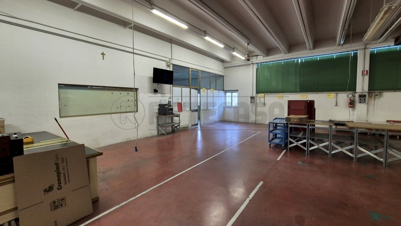 Retecasa_Valdagno Area produzione - Locale Commerciale Cornedo Vicentino - foto 3