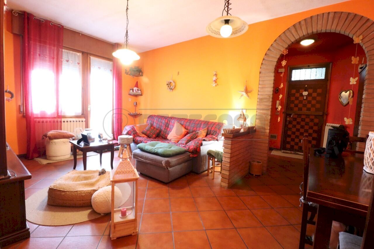 3_Soggiorno.jpg - Attico Via Parini  4, Bondeno - foto 3