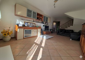 Gemini_Generated_Image_z3htbwz3htbwz3ht.png - Villa a Schiera Via Arno, Sesto ed Uniti - foto 6