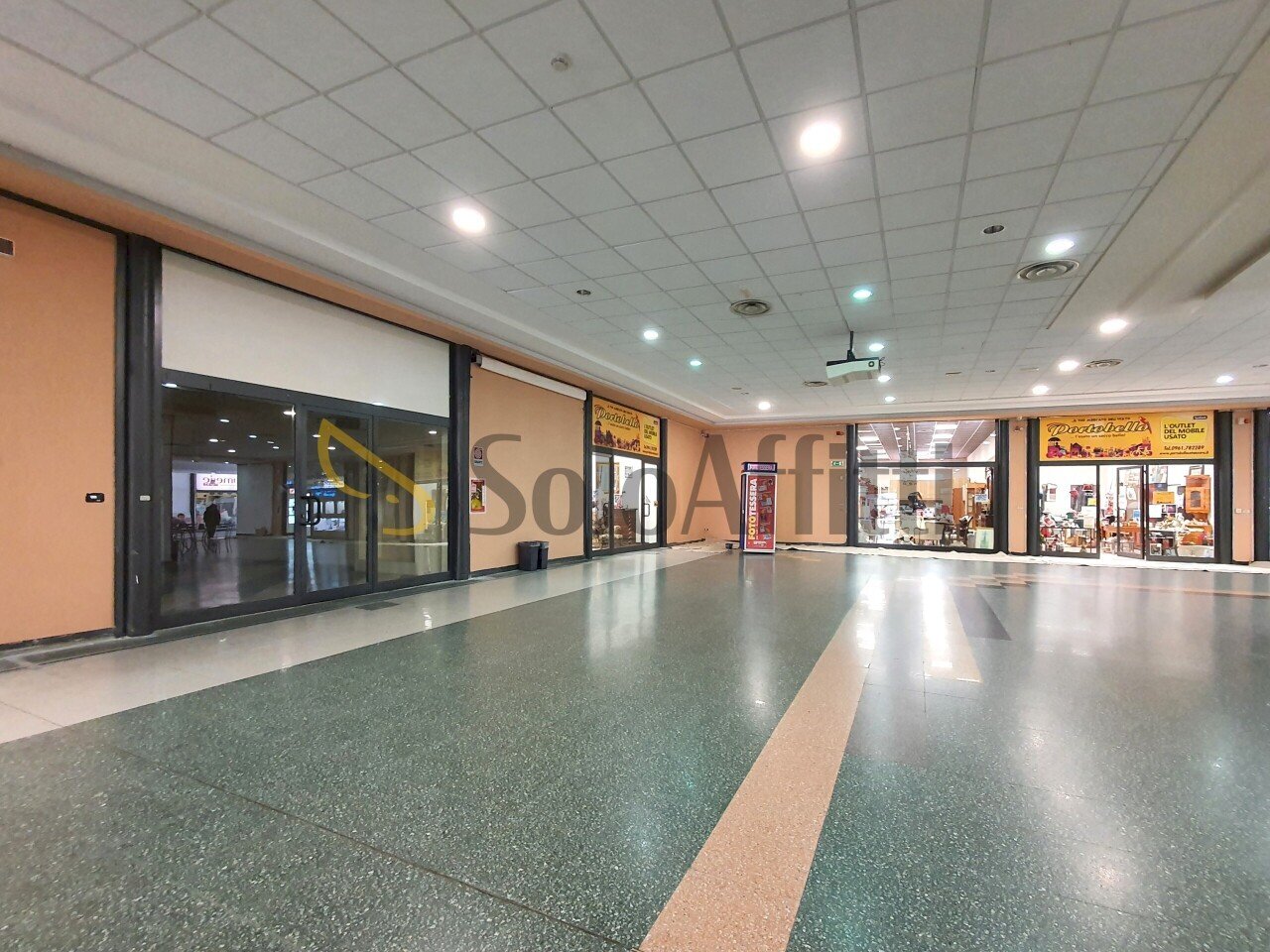 20260115_112231.jpg - Locale Commerciale Viale Magna Grecia 188, Catanzaro - foto 1