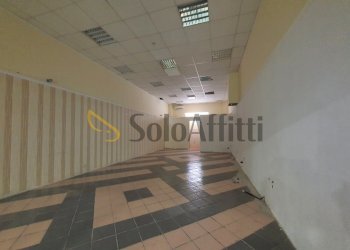 20260115_111935.jpg - Locale Commerciale Viale Magna Grecia 188, Catanzaro - foto 4