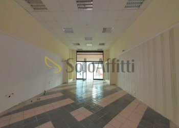 20260115_111953.jpg - Locale Commerciale Viale Magna Grecia 188, Catanzaro - foto 2