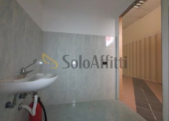 20260115_112108.jpg - Locale Commerciale Viale Magna Grecia 188, Catanzaro - foto 6