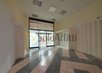 20260115_112012.jpg - Locale Commerciale Viale Magna Grecia 188, Catanzaro - foto 9