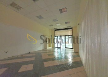 20260115_112000.jpg - Locale Commerciale Viale Magna Grecia 188, Catanzaro - foto 10