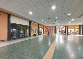 20260115_112231.jpg - Locale Commerciale Viale Magna Grecia 188, Catanzaro - foto 1