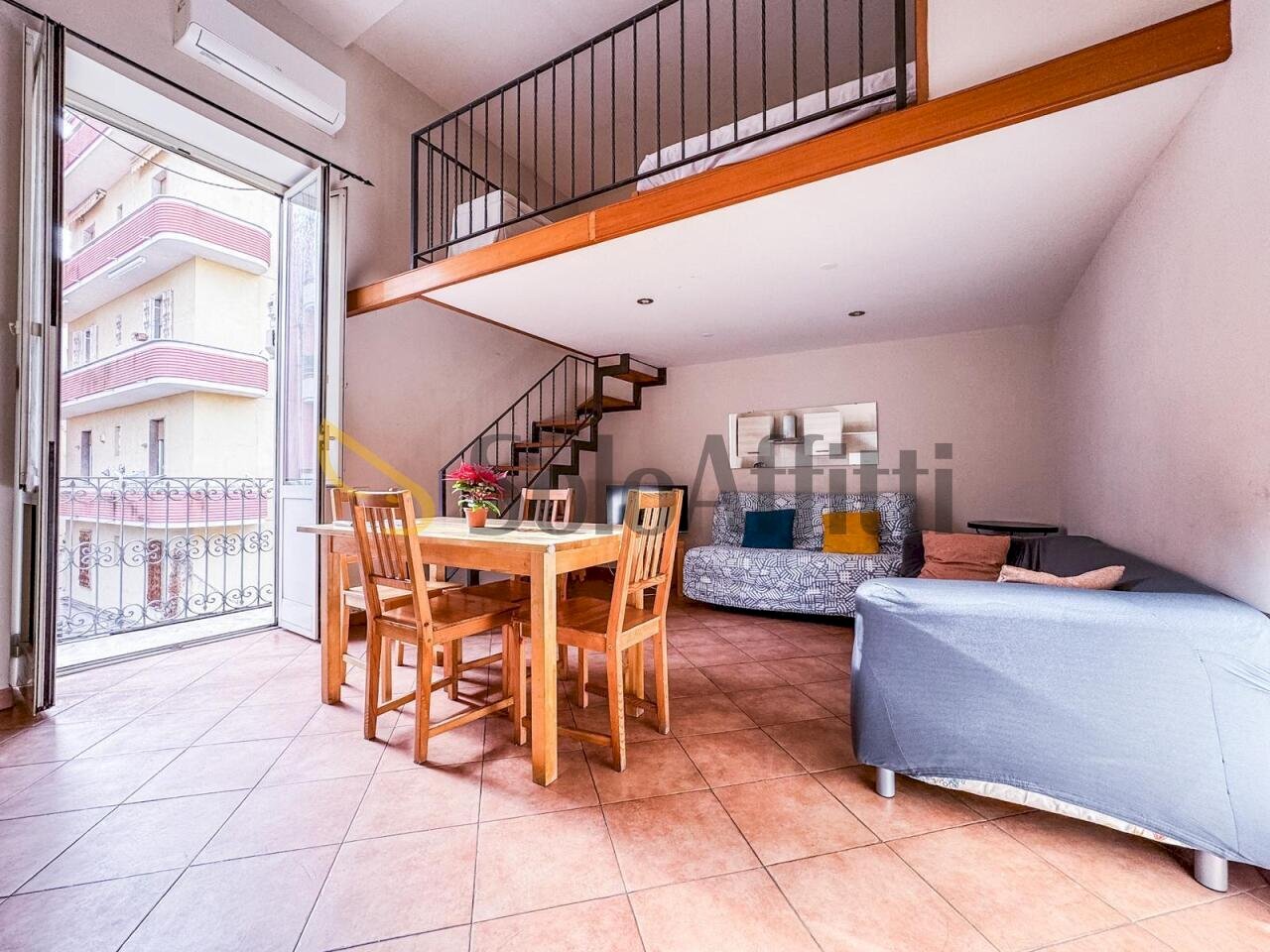 Soggiorno - Bilocale Via Gian Lorenzo Bernini, Napoli (zona Vomero) - foto 2