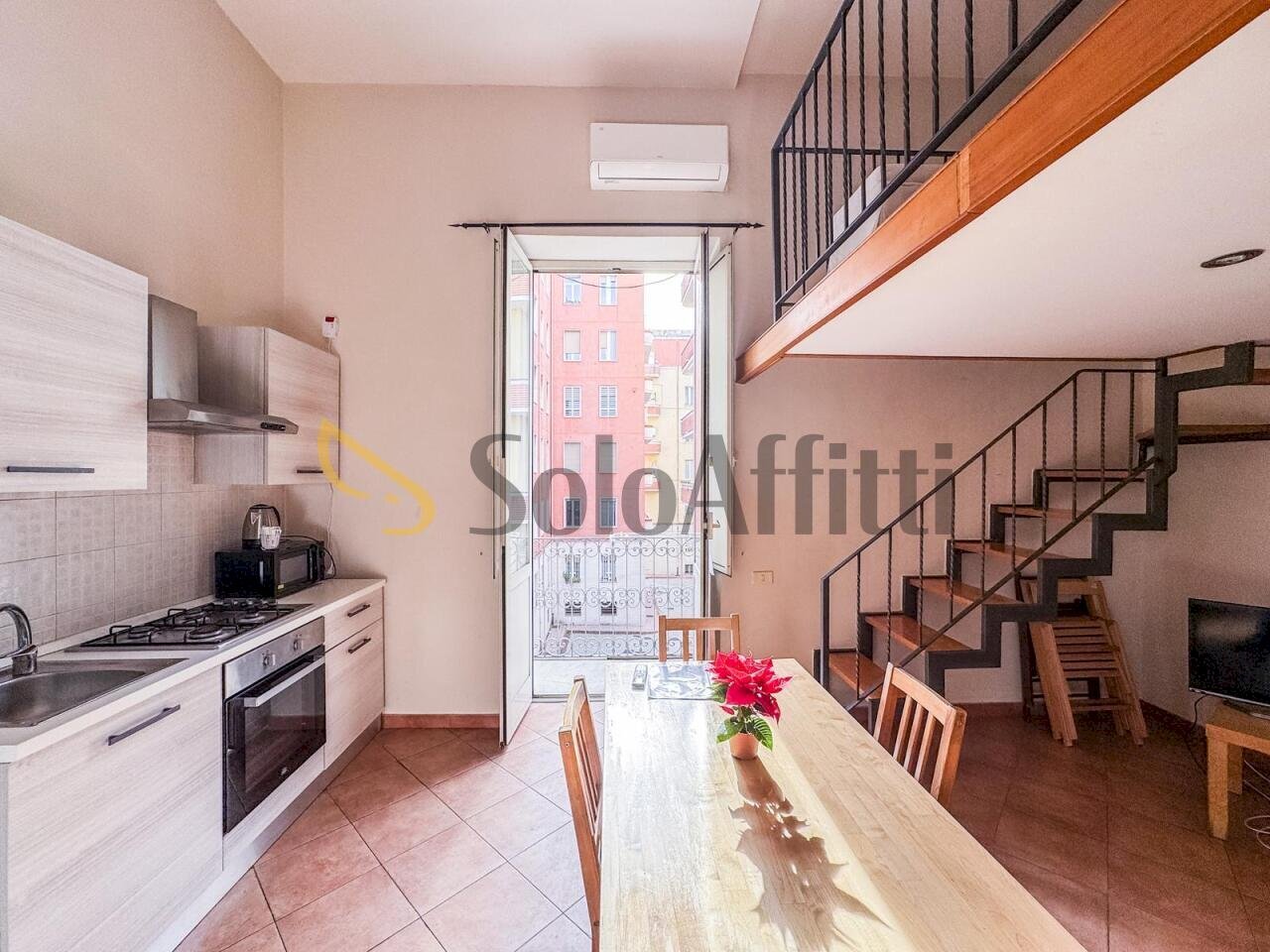 Soggiorno - Bilocale Via Gian Lorenzo Bernini, Napoli (zona Vomero) - foto 3