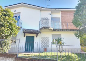 20260205_113421.jpg - Casa indipendente VIA MARCONI 60, Fornovo di Taro - foto 1