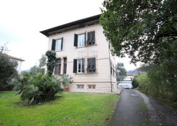 VILLA SINGOLA PRIMI 900  (1).JPG - Villa Via Ludovica 56, Lucca - foto 1