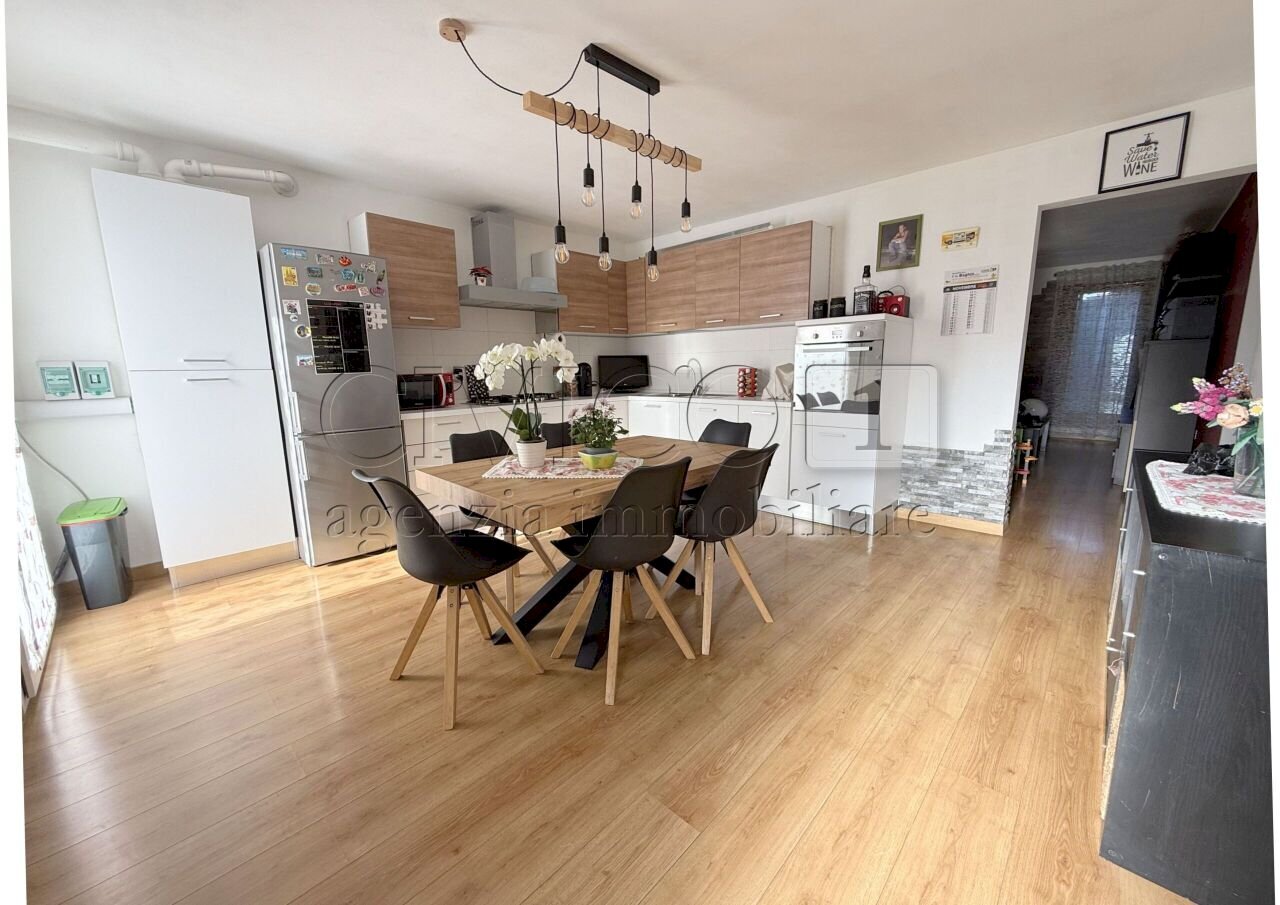 1.jpg - Porzione di casa Via Piave 112, Quinto Vicentino - foto 1