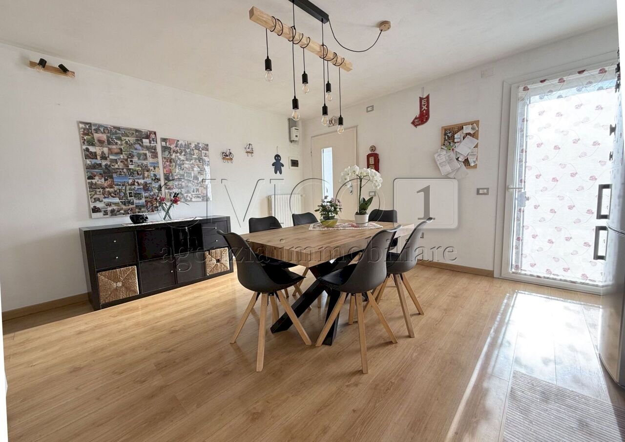 2.jpg - Porzione di casa Via Piave 112, Quinto Vicentino - foto 2