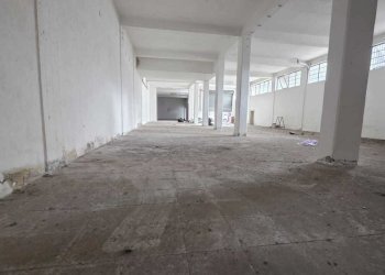 WhatsApp Image 2026-02-07 at 12.46.13 (6).jpeg - Locale Commerciale Tremestieri Etneo - foto 4