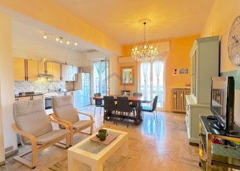 soggiorno - Appartamento VIA FONTANASSA 21, Savona - foto 5