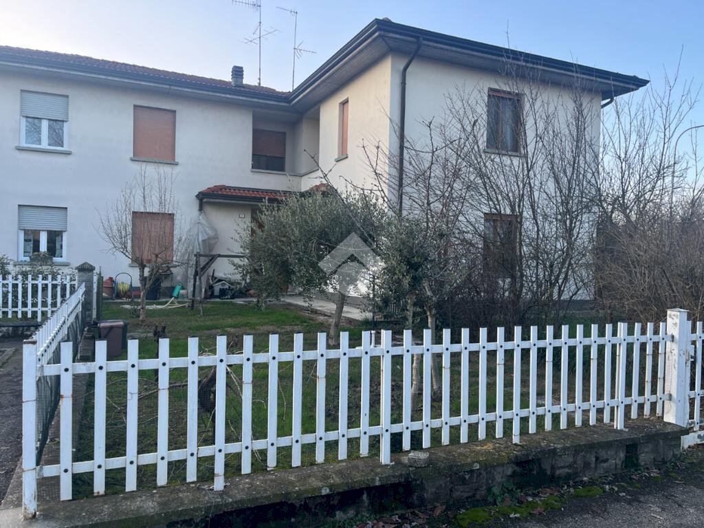 Casa semi indipendente Via Giacomo Puccini, Castelnovo di Sotto - foto 1