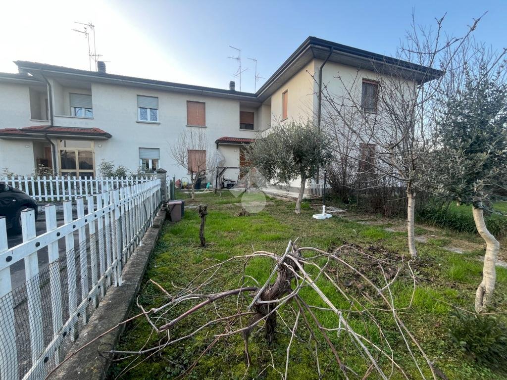 Casa semi indipendente Via Giacomo Puccini, Castelnovo di Sotto - foto 2